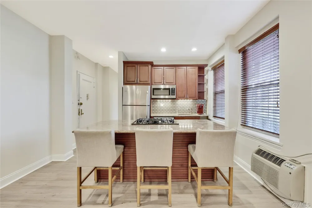 819 Broadway #1-G Woodmere, NY 11598