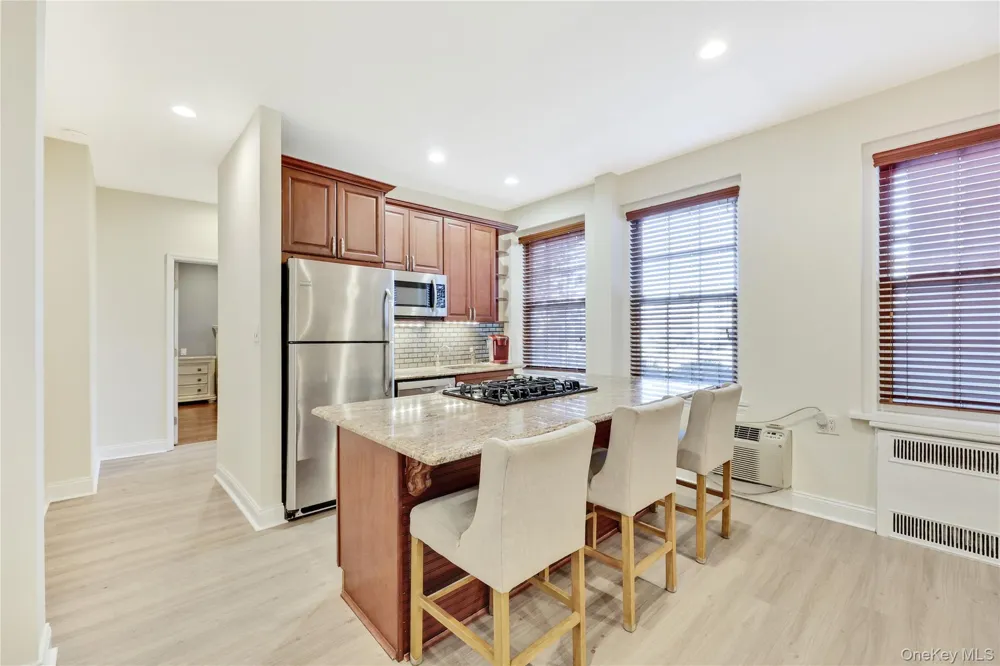 819 Broadway #1-G Woodmere, NY 11598