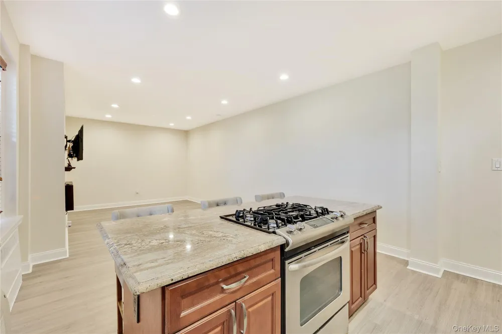 819 Broadway #1-G Woodmere, NY 11598