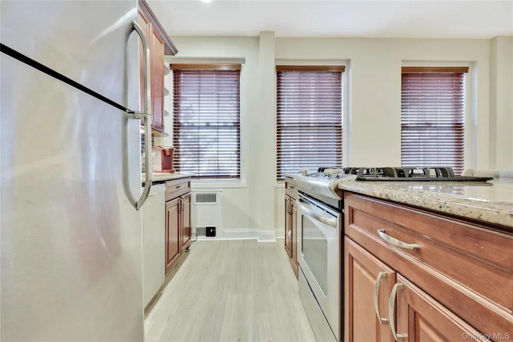 819 Broadway #1-G Woodmere, NY 11598