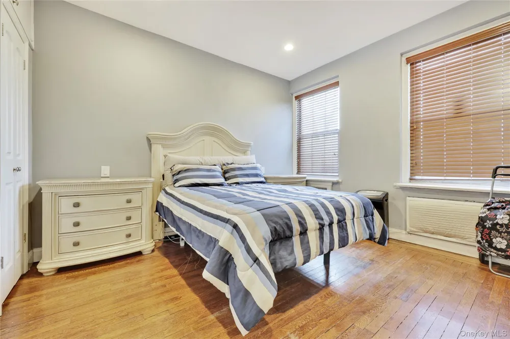 819 Broadway #1-G Woodmere, NY 11598