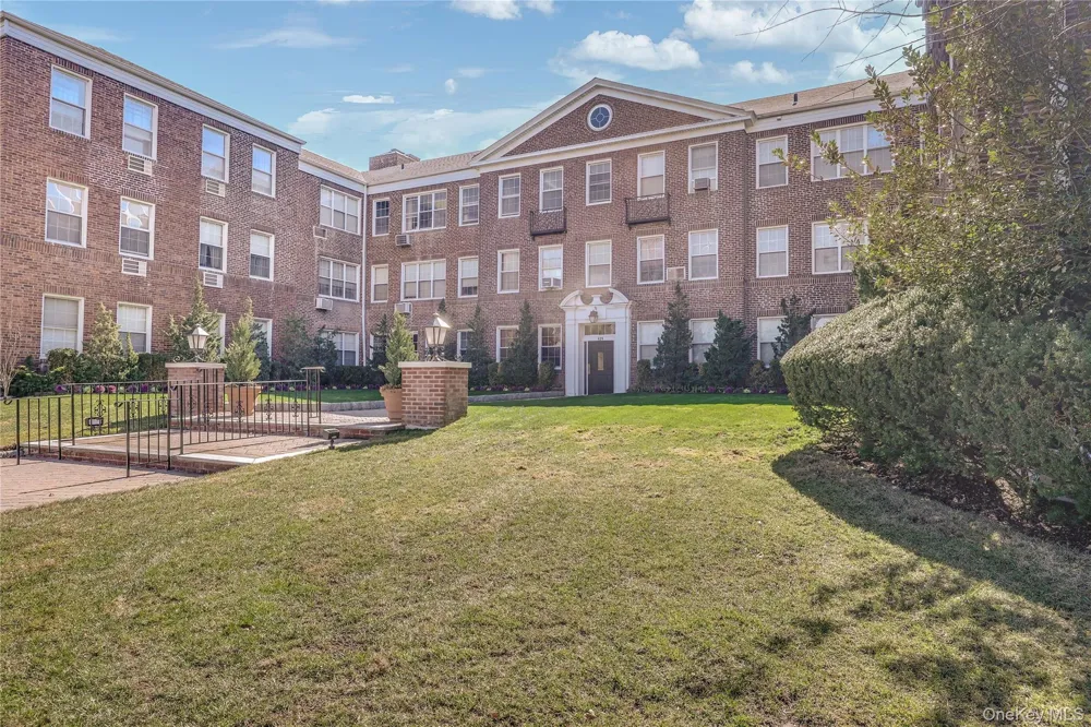 819 Broadway #1-G Woodmere, NY 11598