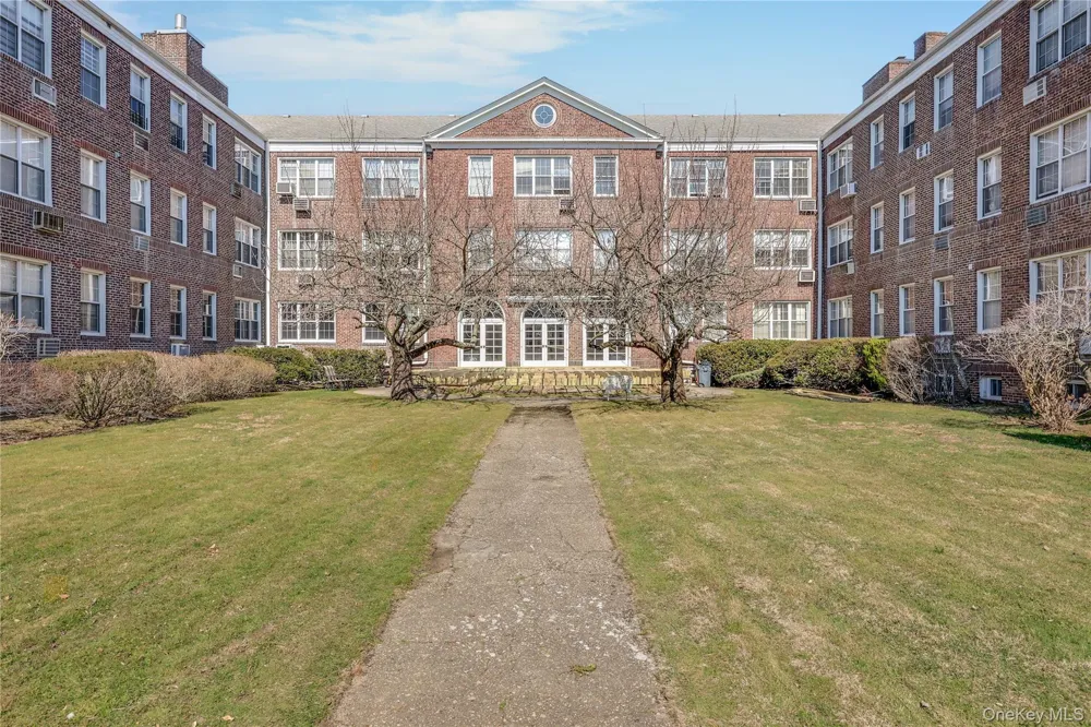 819 Broadway #1-G Woodmere, NY 11598