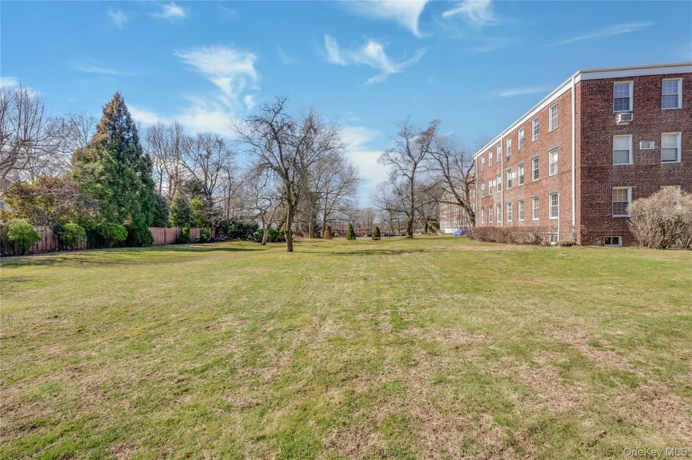 819 Broadway #1-G Woodmere, NY 11598