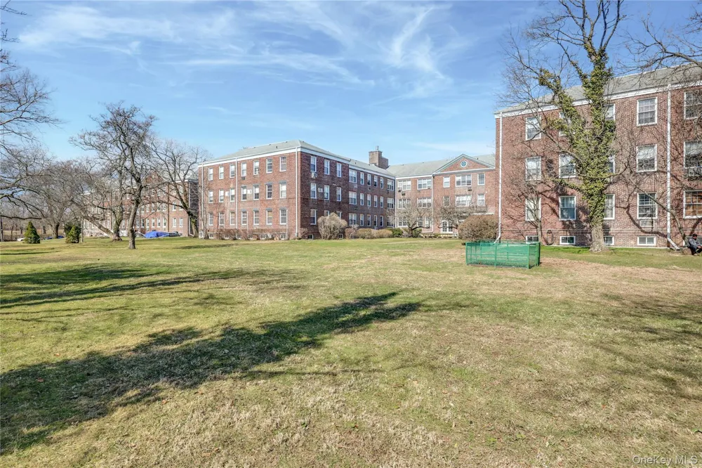 819 Broadway #1-G Woodmere, NY 11598