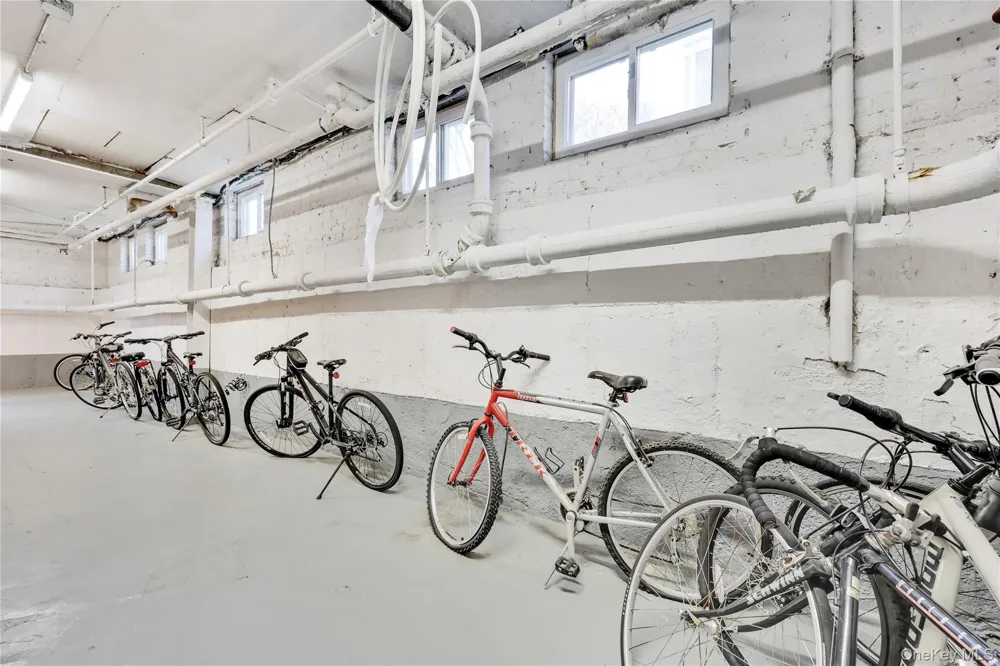 819 Broadway #1-G Woodmere, NY 11598