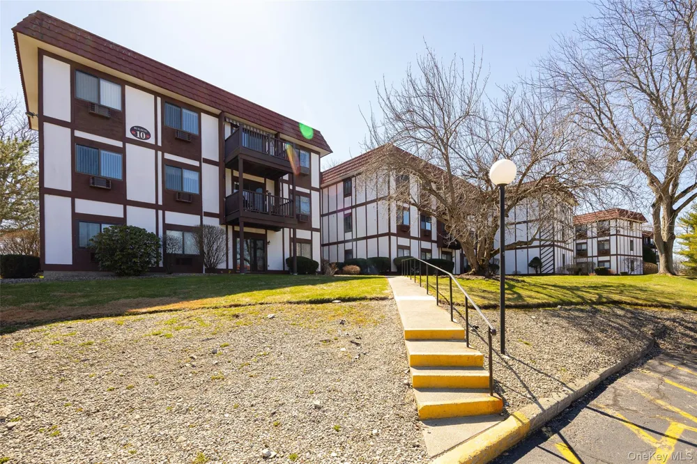 10 Skyline Drive #10 Fishkill, NY 12524