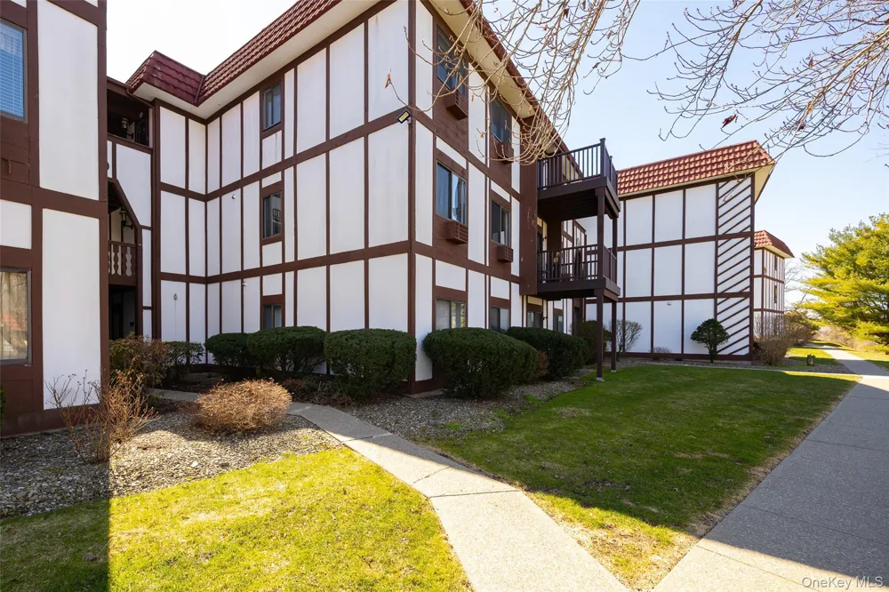 10 Skyline Drive #10 Fishkill, NY 12524