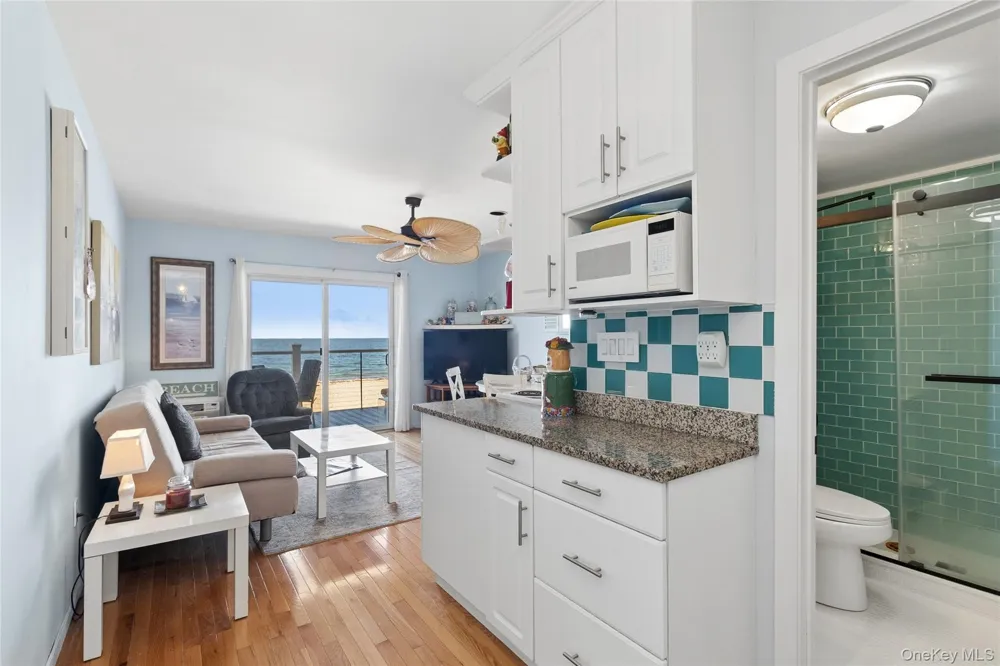 16 Navy Road #206 Montauk, NY 11954