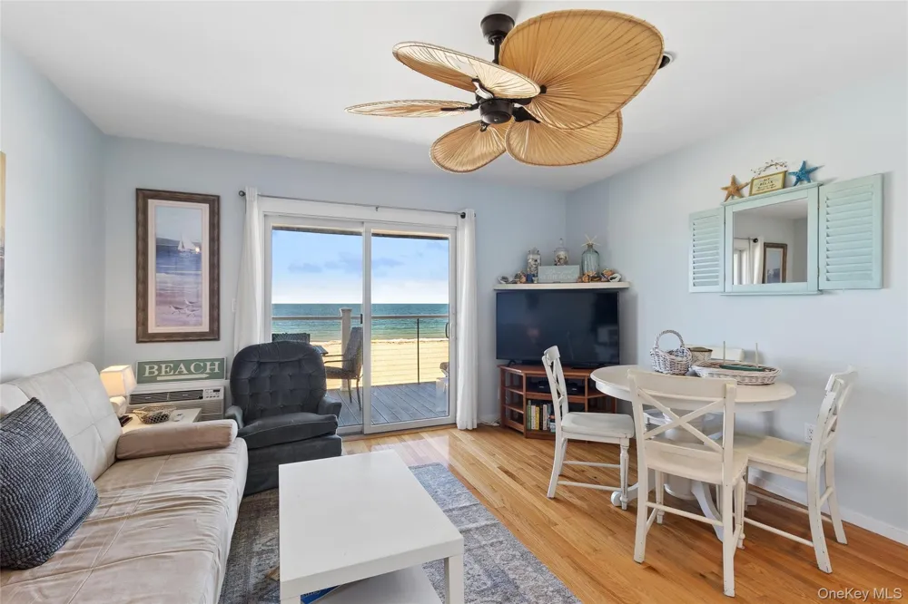 16 Navy Road #206 Montauk, NY 11954