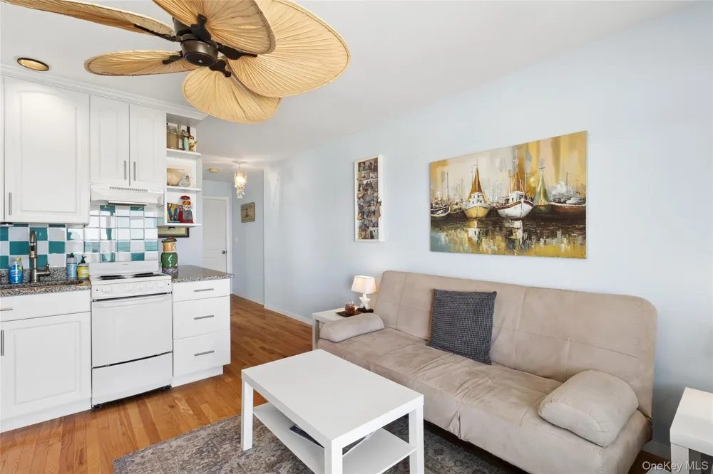 16 Navy Road #206 Montauk, NY 11954