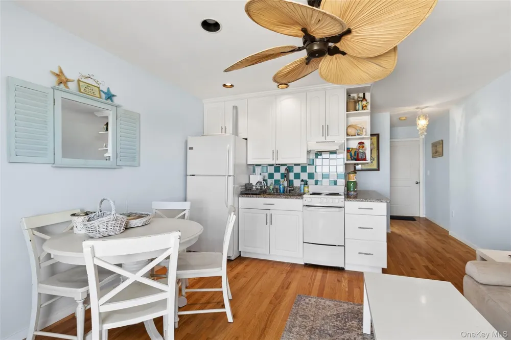16 Navy Road #206 Montauk, NY 11954
