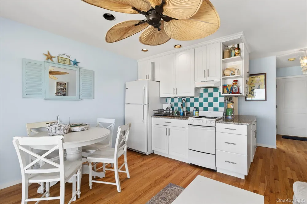 16 Navy Road #206 Montauk, NY 11954