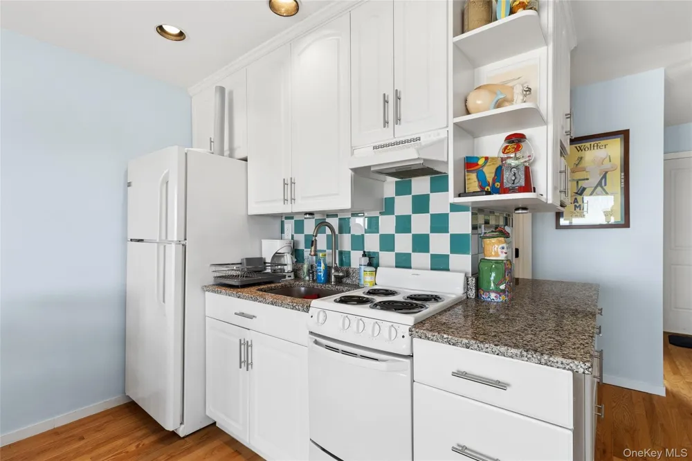 16 Navy Road #206 Montauk, NY 11954