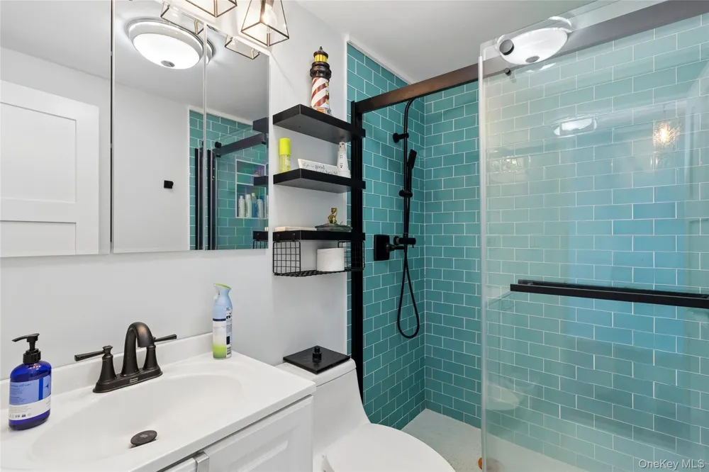 16 Navy Road #206 Montauk, NY 11954