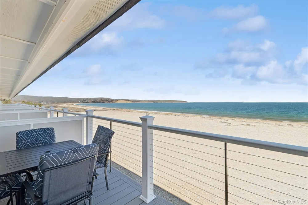 16 Navy Road #206 Montauk, NY 11954