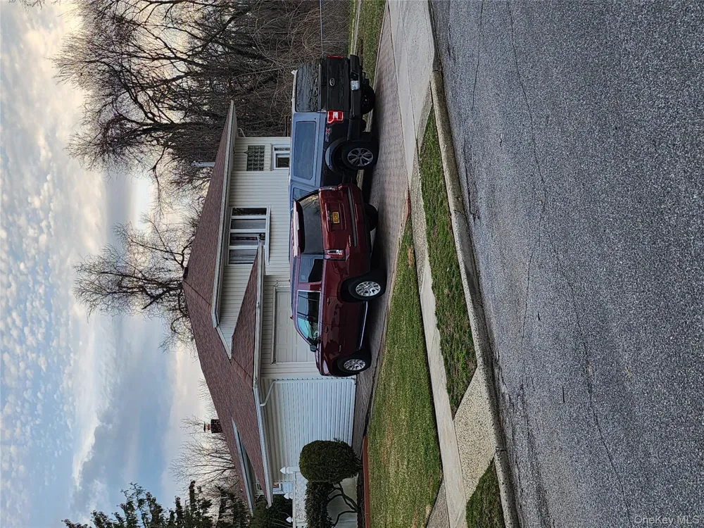 1656 Michalicki Place Merrick, NY 11566