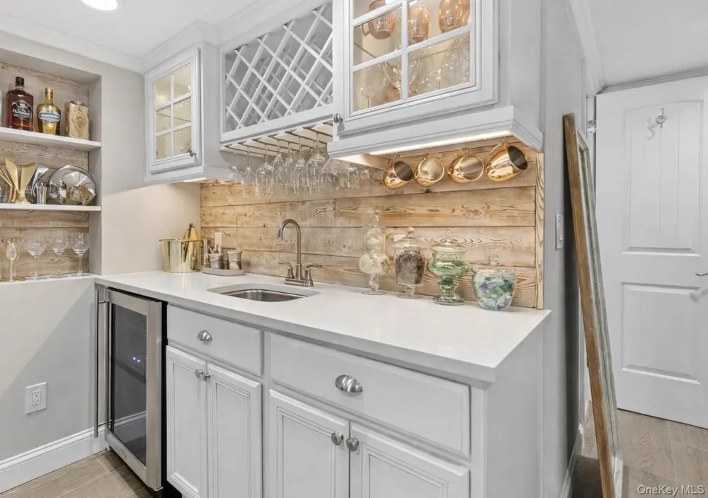 3013 Mitchell Road Westhampton Beach, NY 11978