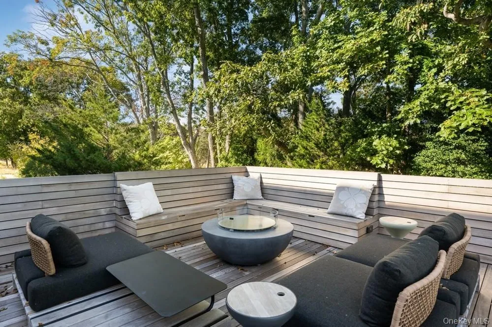 1080 Springs Fireplace Road East Hampton, NY 11937