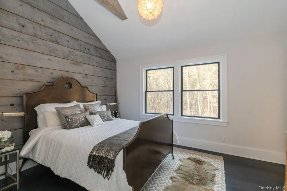 142 Six Pole Highway Sag Harbor, NY 11963