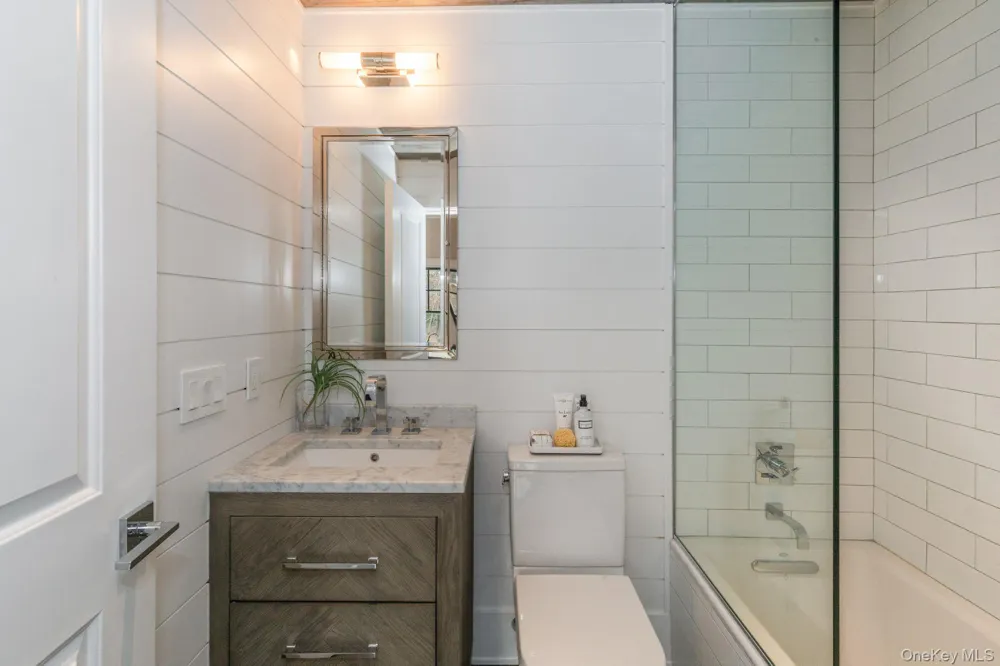 142 Six Pole Highway Sag Harbor, NY 11963