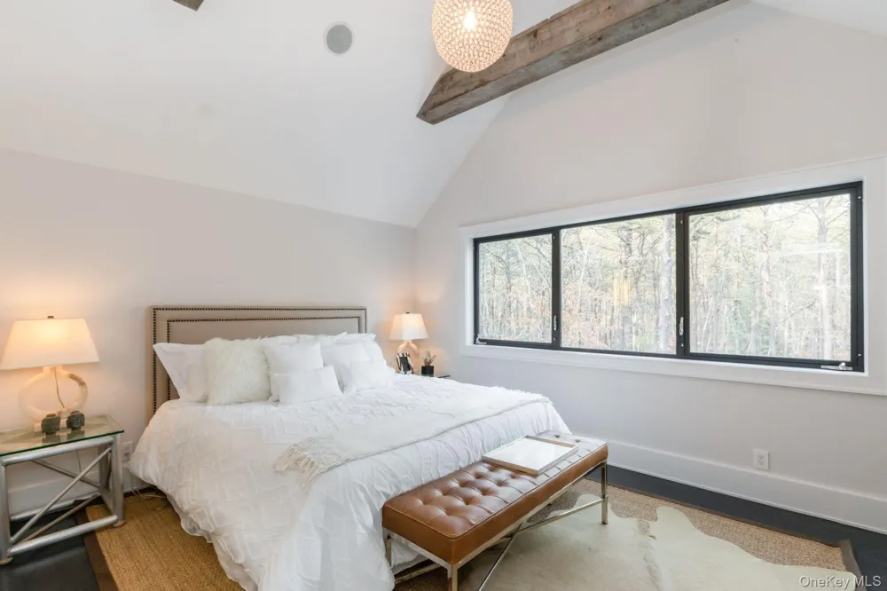 142 Six Pole Highway Sag Harbor, NY 11963