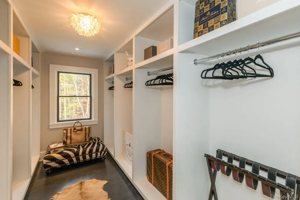 142 Six Pole Highway Sag Harbor, NY 11963