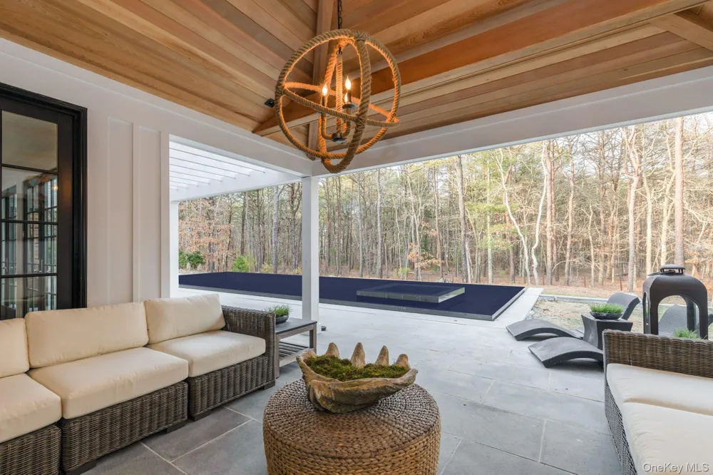142 Six Pole Highway Sag Harbor, NY 11963
