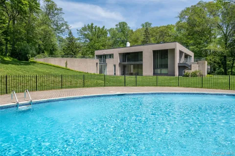 3 Paddock Court