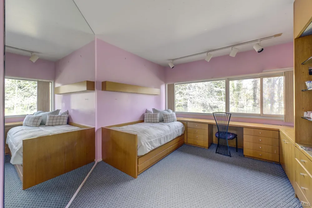 3 Paddock Court Old Westbury, NY 11568