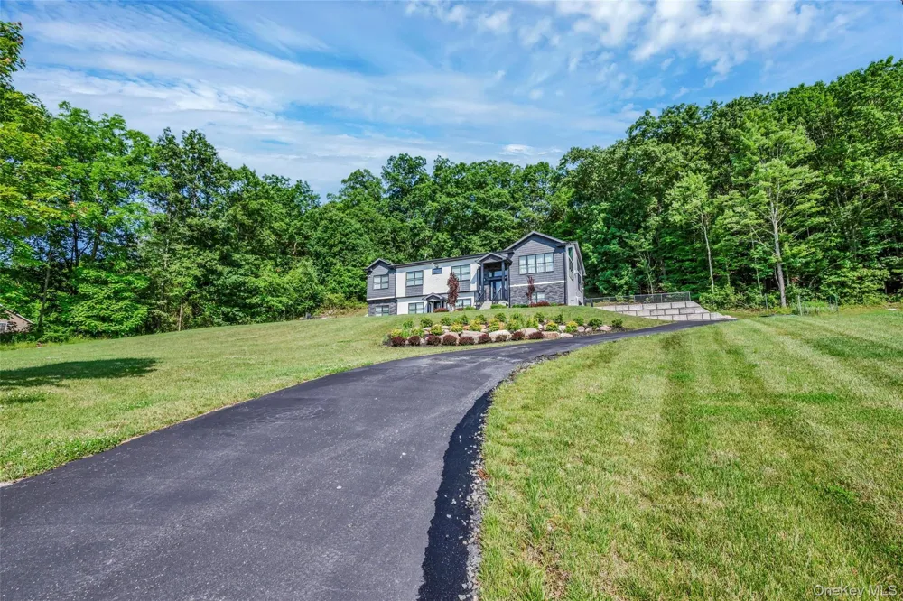 31 Walnut Ridge Lane Bloomingburg, NY 12721