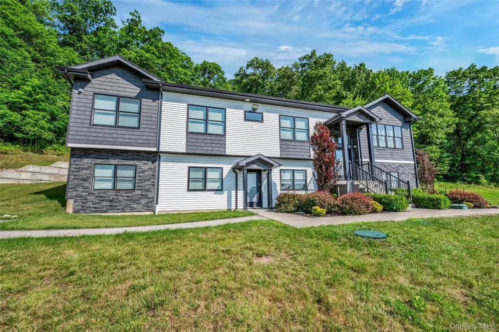31 Walnut Ridge Lane Bloomingburg, NY 12721