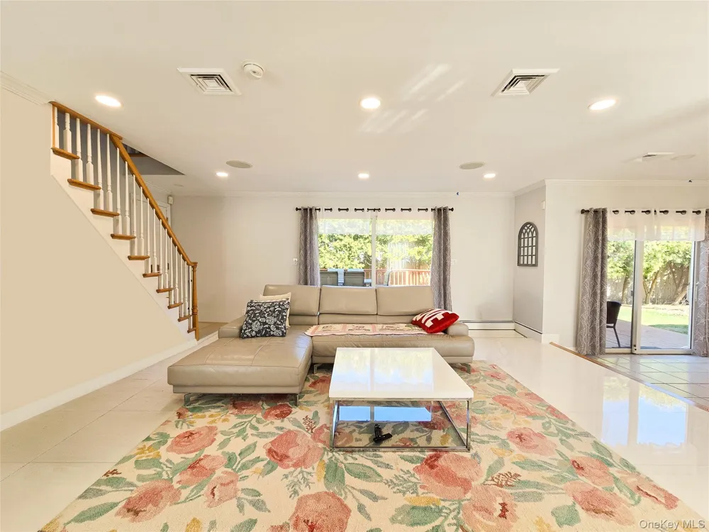 43 Fort Hill Road Huntington, NY 11743