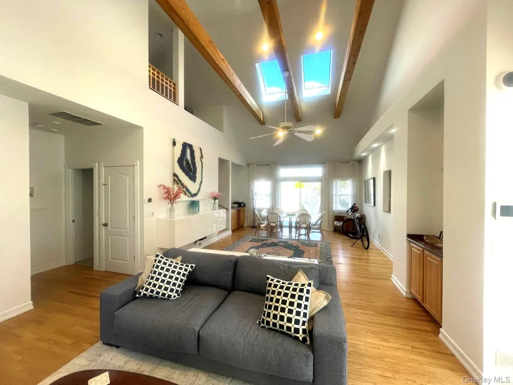 35 Maple Street Westhampton Beach, NY 11978