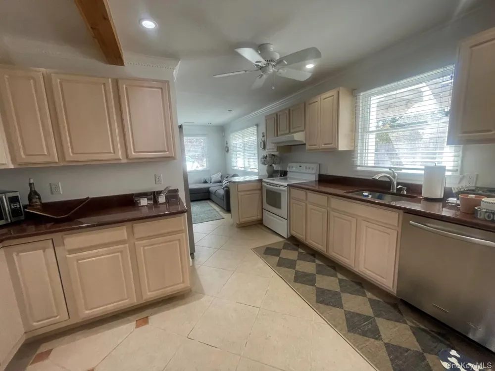 35 Maple Street Westhampton Beach, NY 11978