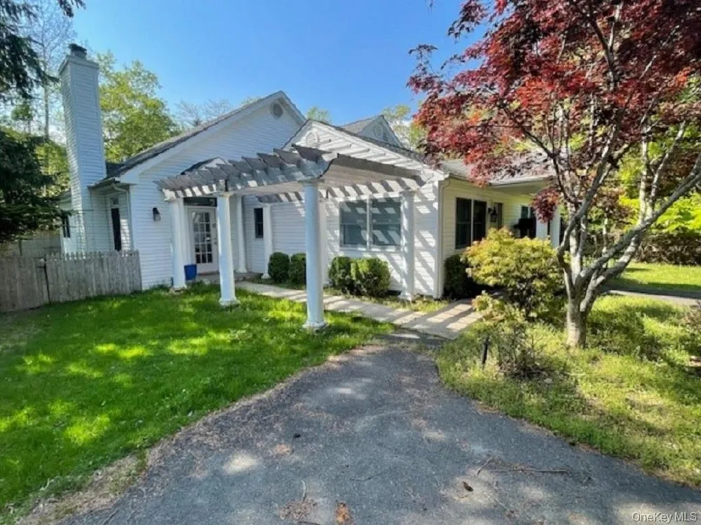 35 Maple Street Westhampton Beach, NY 11978