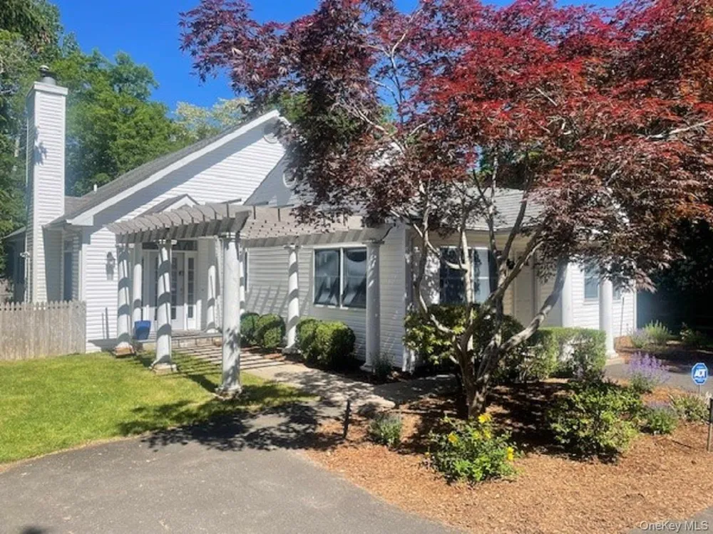 35 Maple Street Westhampton Beach, NY 11978