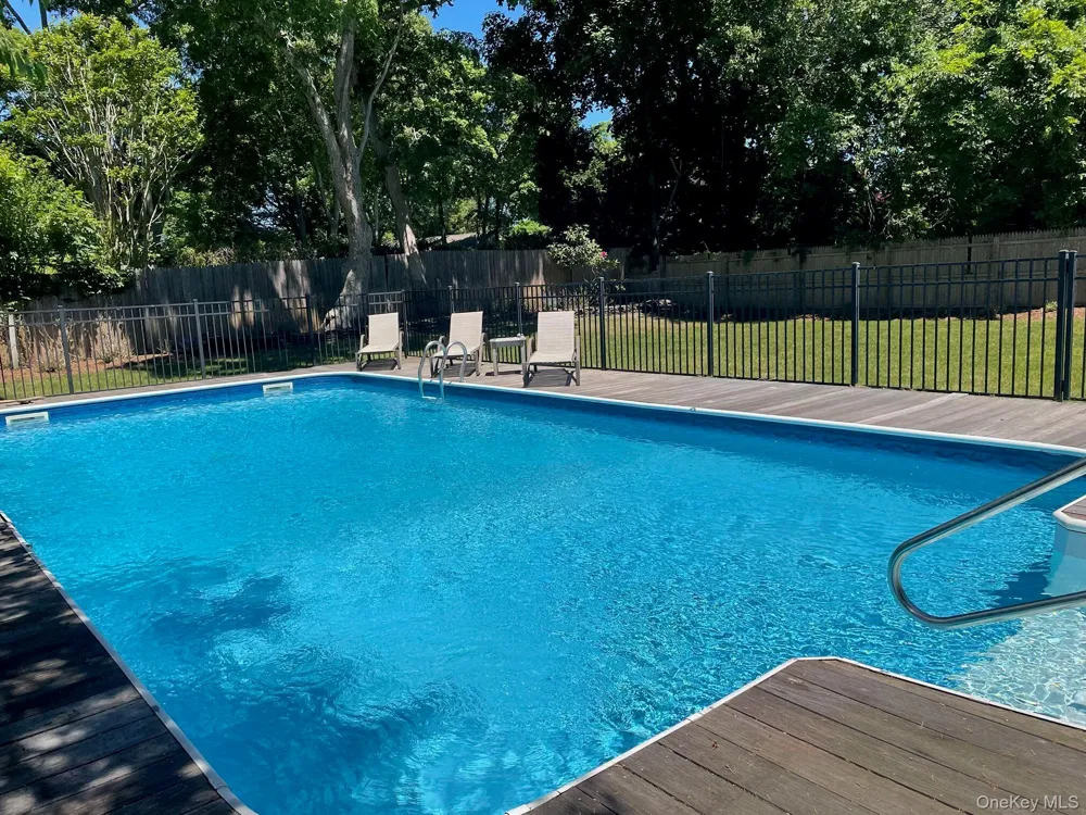 35 Maple Street Westhampton Beach, NY 11978