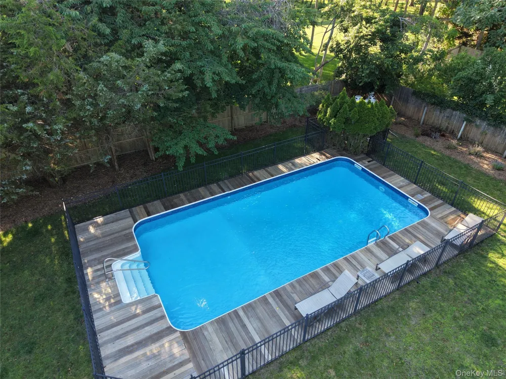 35 Maple Street Westhampton Beach, NY 11978