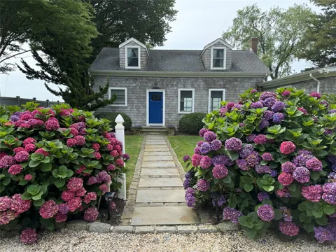 1429 Peconic Bay Boulevard