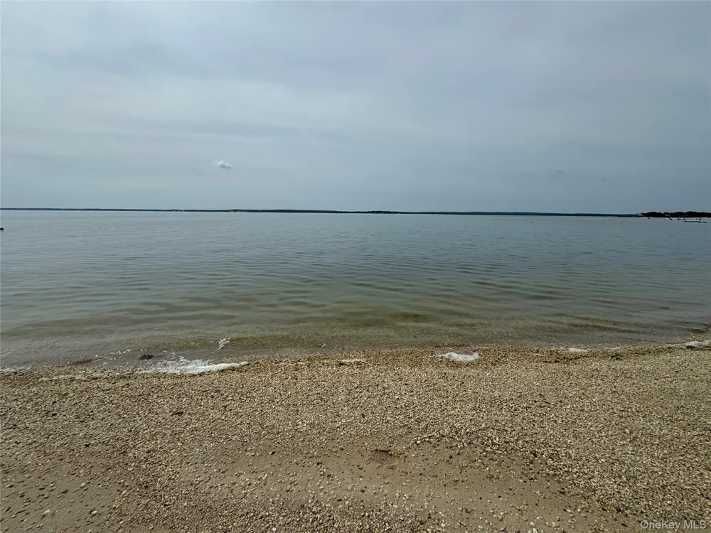 1429 Peconic Bay Boulevard Jamesport, NY 11947