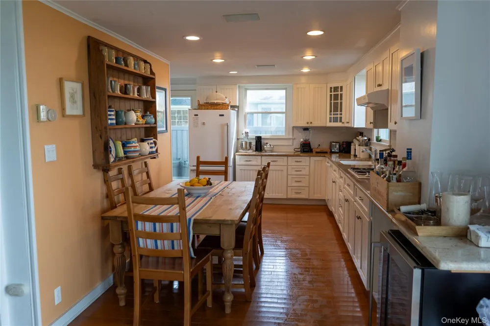1429 Peconic Bay Boulevard Jamesport, NY 11947