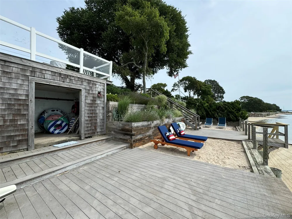 1429 Peconic Bay Boulevard Jamesport, NY 11947