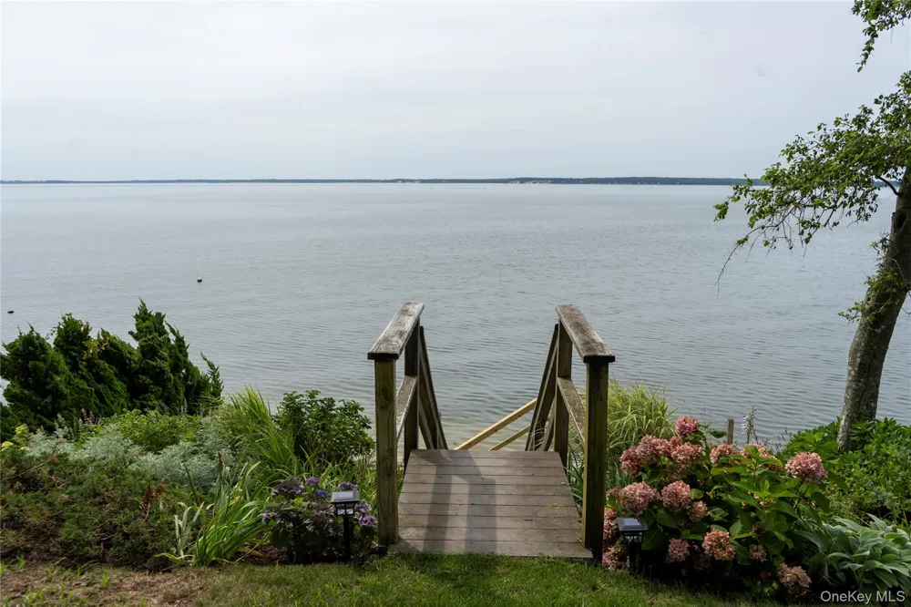 1429 Peconic Bay Boulevard Jamesport, NY 11947