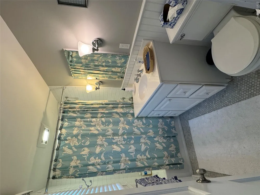 1429 Peconic Bay Boulevard Jamesport, NY 11947