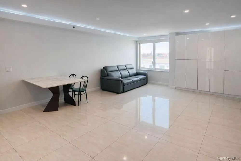 15815 Union Turnpike #401N Fresh Meadows, NY 11366