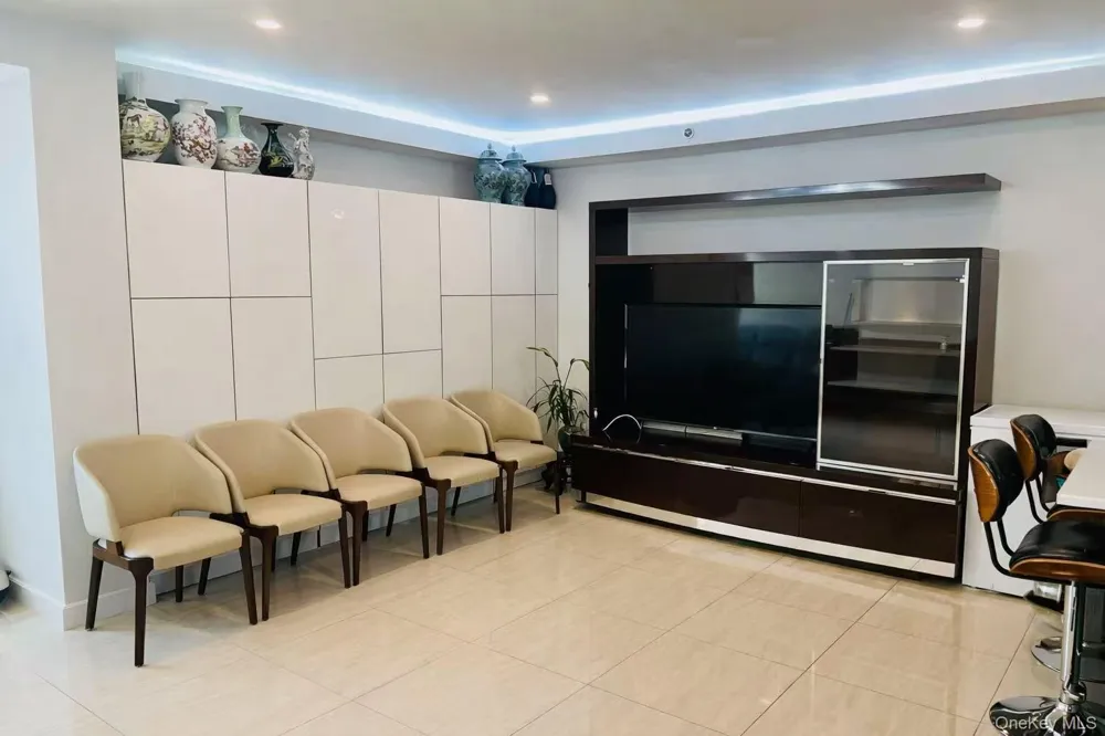 15815 Union Turnpike #401N Fresh Meadows, NY 11366