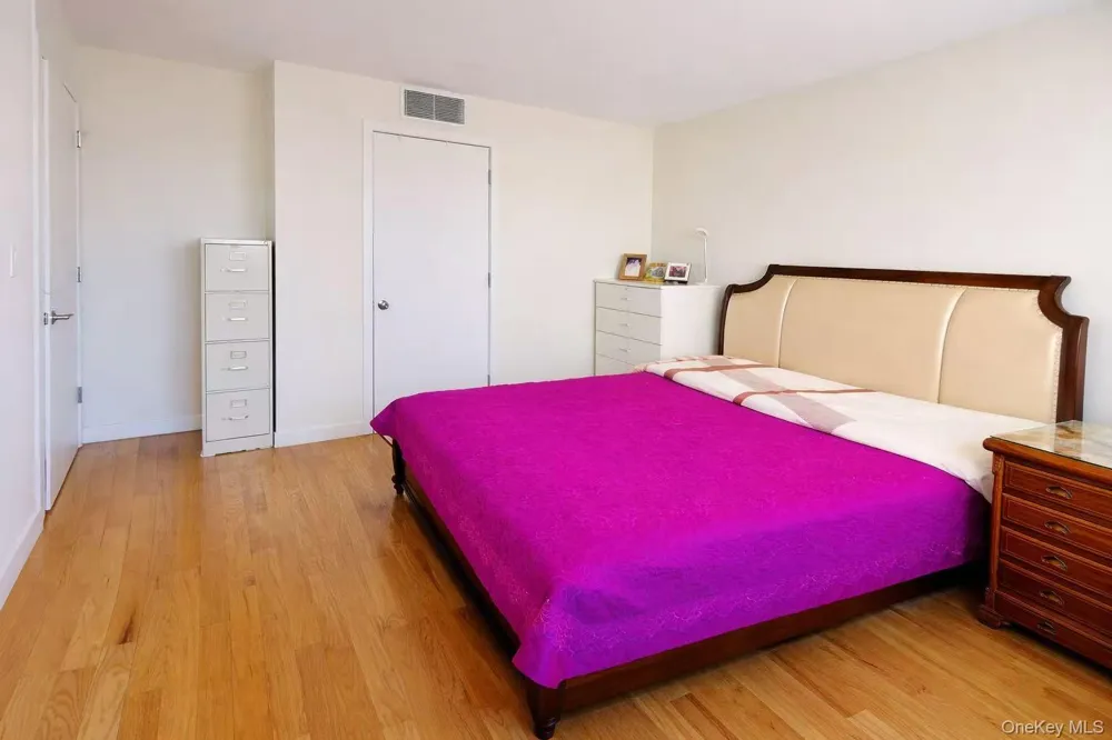 15815 Union Turnpike #401N Fresh Meadows, NY 11366