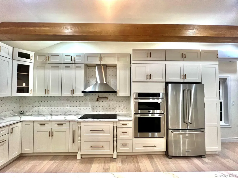 38 Railroad Avenue East Hampton, NY 11937