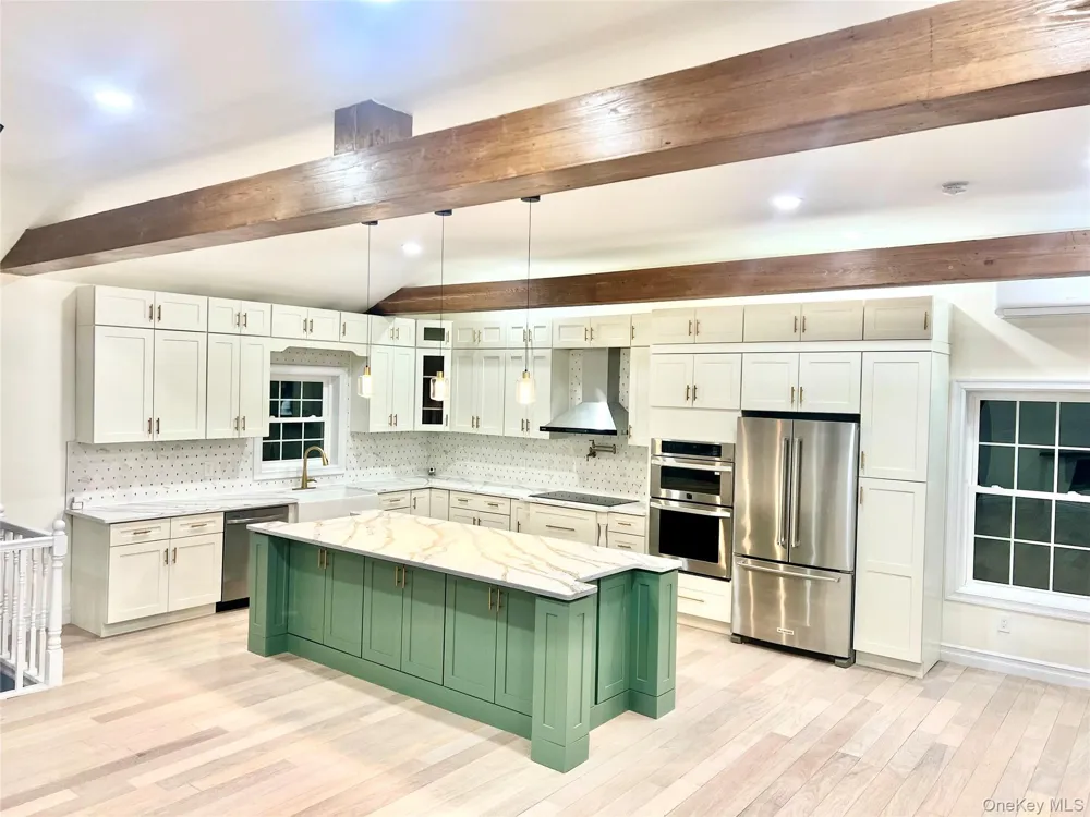 38 Railroad Avenue East Hampton, NY 11937